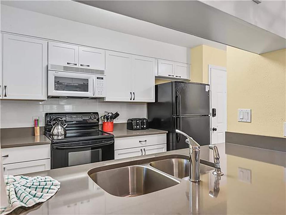 House, Multiple Beds (Cassine Gardens 212) | Private kitchen | Oven, toaster