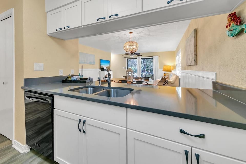 House, Multiple Beds (Cassine Gardens 212) | Private kitchen | Oven, toaster