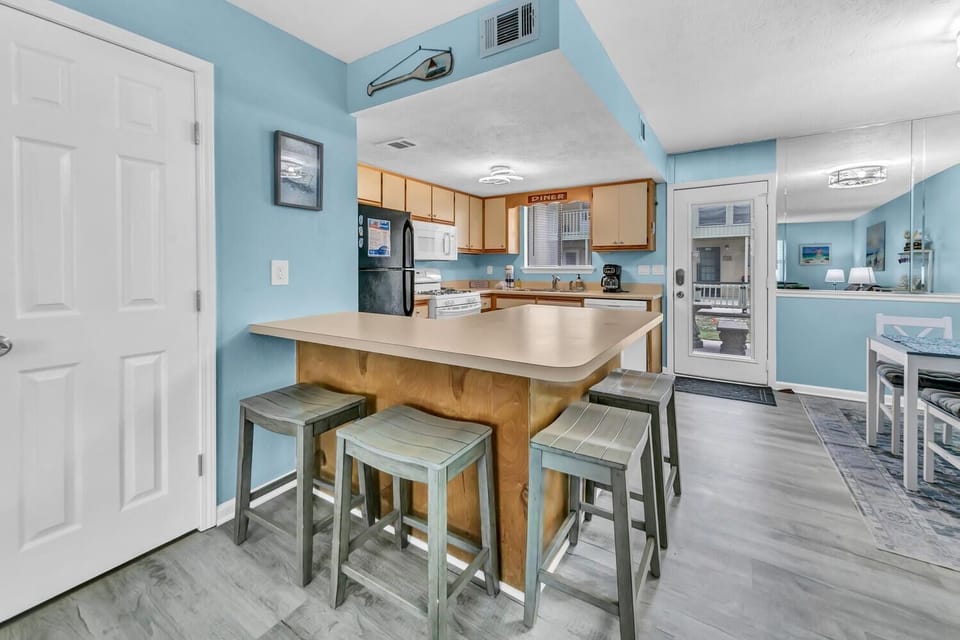 House, 2 Queen Beds (Gulf Highlands 108) | Private kitchen | Oven, toaster