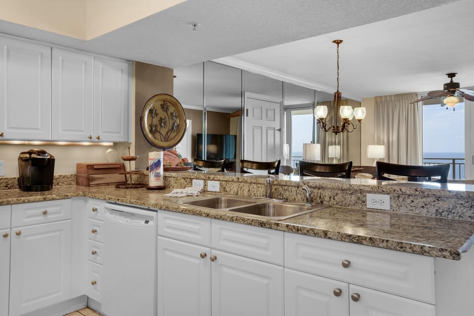 Condo, Multiple Beds (Emerald Beach 930) | Private kitchen | Oven, toaster