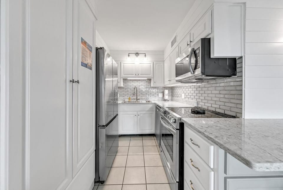 Condo, 1 King Bed with Sofa bed (The Summit 126) | Private kitchen | Oven, toaster