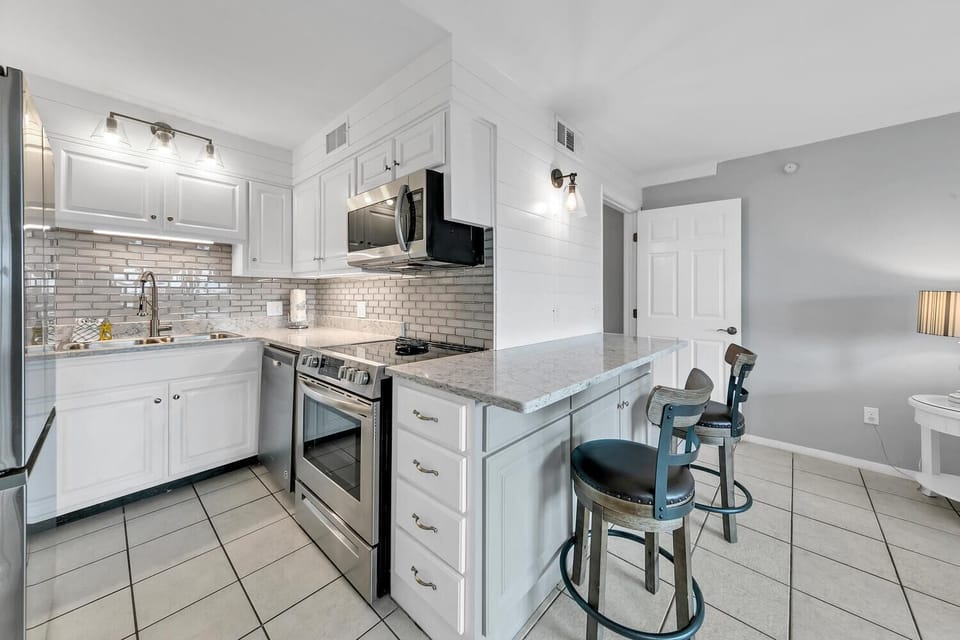 Condo, 1 King Bed with Sofa bed (The Summit 126) | Private kitchen | Oven, toaster