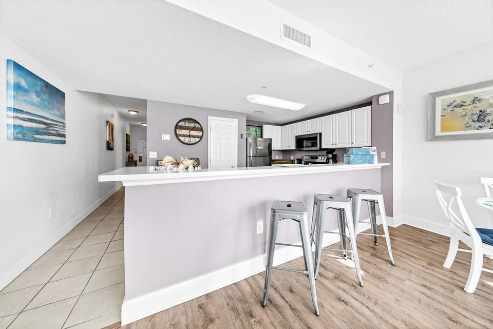 Condo, 1 King Bed with Sofa bed (Majestic Beach Towers 1-2015) | Private kitchen | Oven, toaster