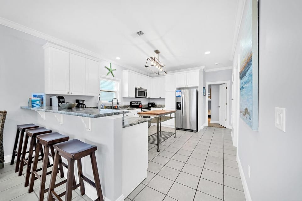 House, Multiple Beds (3 Generations Beach House) | Private kitchen | Oven, toaster