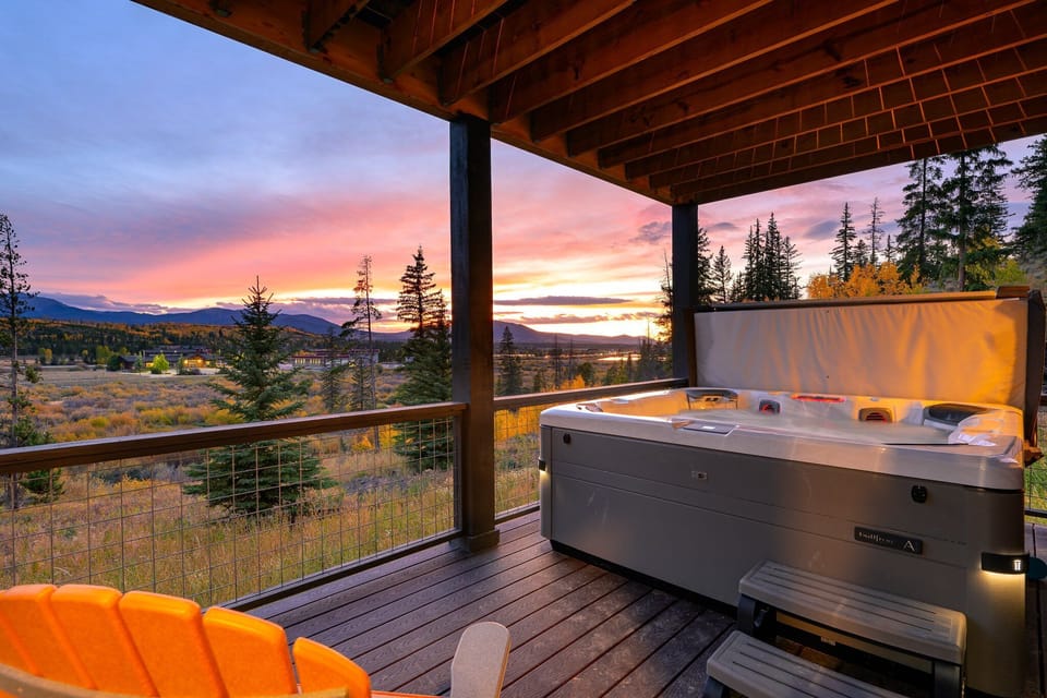 Private Hot Tub with Spectacular Mountain and River Views