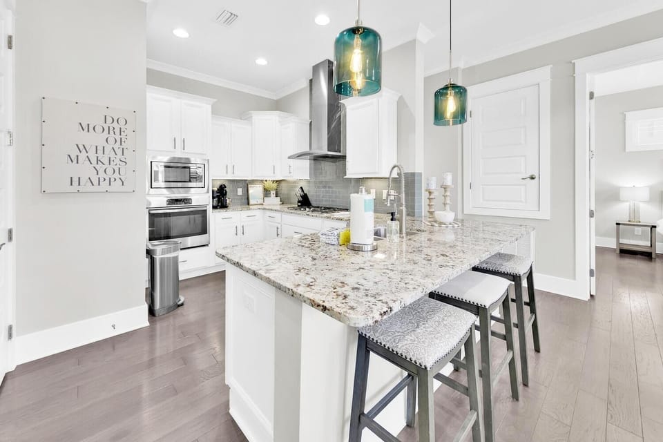 House, Multiple Beds (Town of Prominence 67C - Pour Beach L) | Private kitchen | Oven, toaster