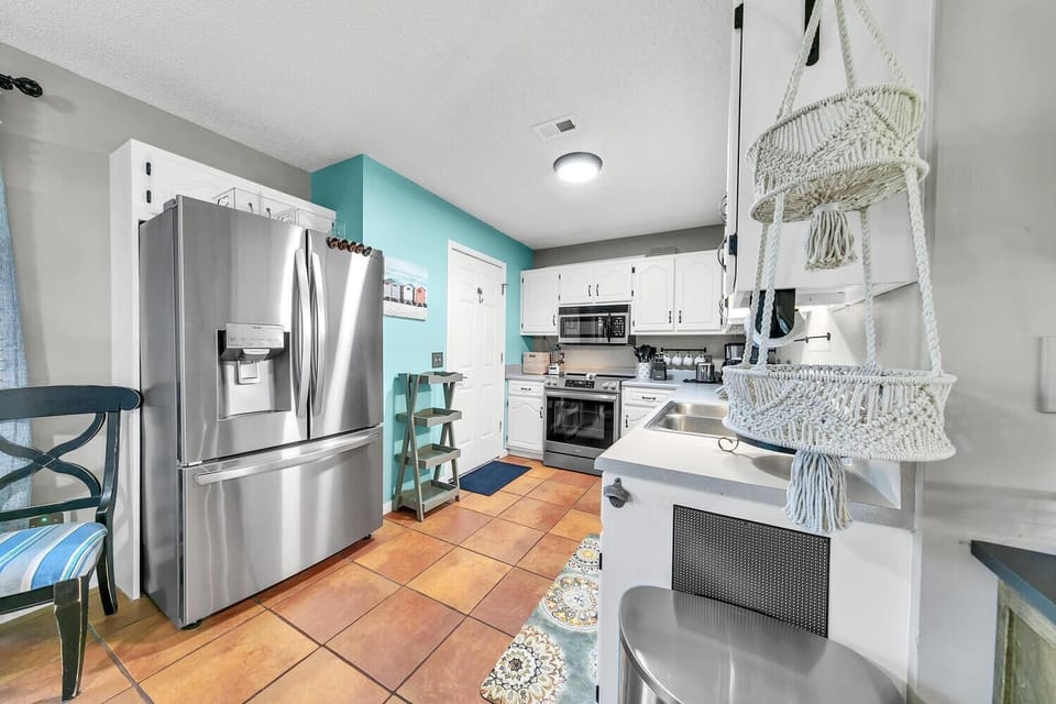 House, Multiple Beds (Manatee Summer House) | Private kitchen | Oven, toaster