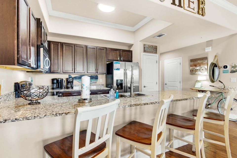 Condo, Multiple Beds (Alerio A402) | Private kitchen | Oven, toaster