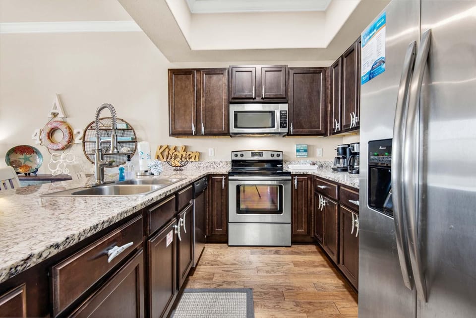 Condo, Multiple Beds (Alerio A402) | Private kitchen | Oven, toaster