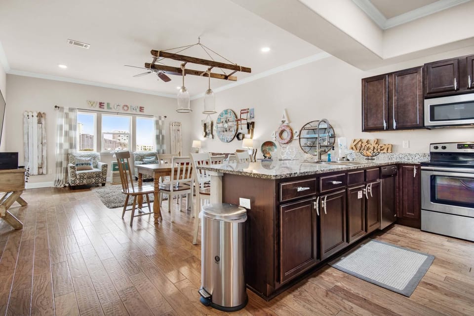 Condo, Multiple Beds (Alerio A402) | Private kitchen | Oven, toaster