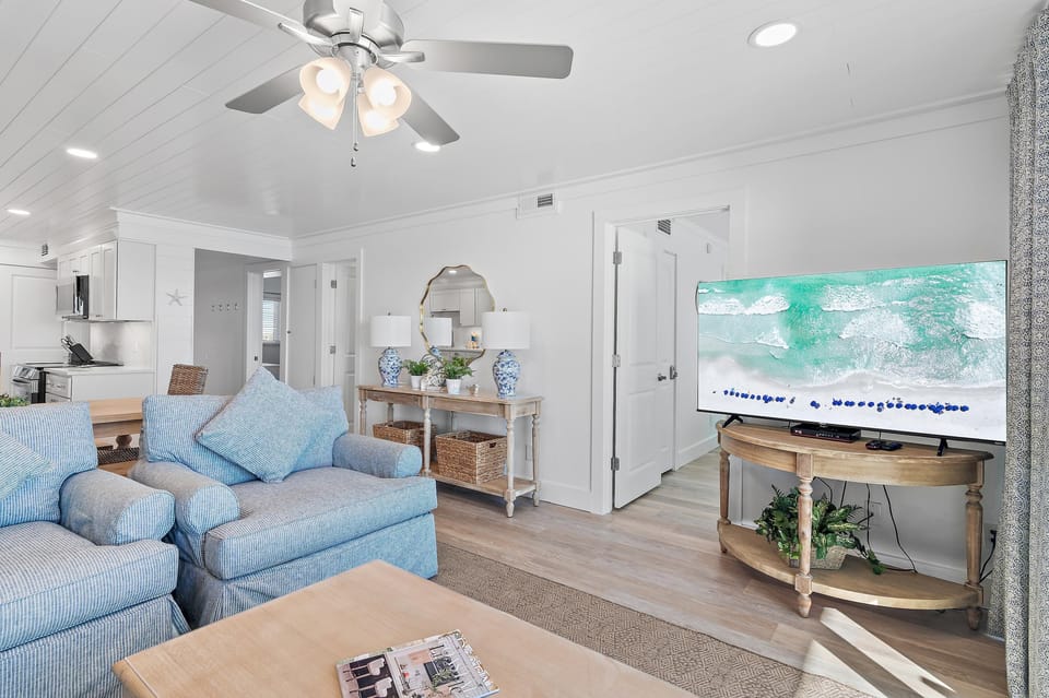 Condo, 1 King Bed with Sofa bed (Beach House 502D) | Living area | TV