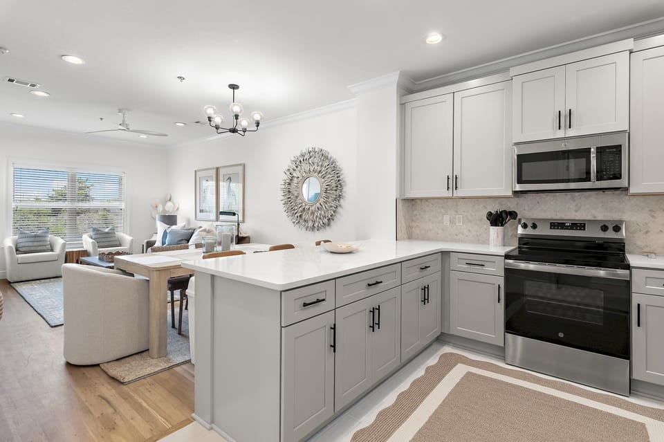 House, Multiple Beds (Legacy 502 - Abalone) | Private kitchen