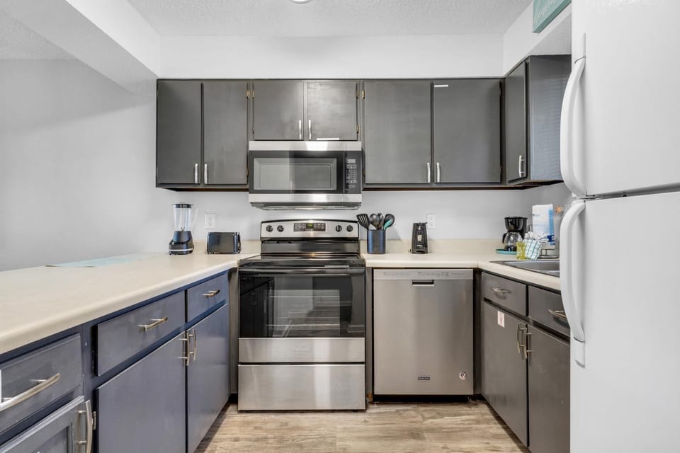 House, Multiple Beds (Portside I5) | Private kitchen | Oven, toaster