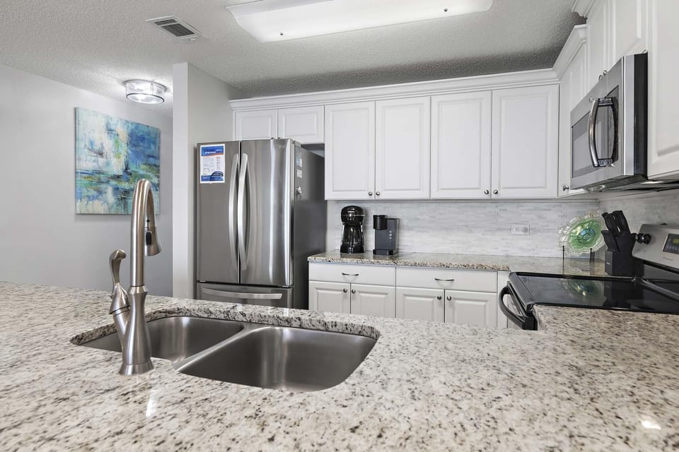 Condo, Multiple Beds (Leeward Key 505) | Private kitchen | Oven, toaster