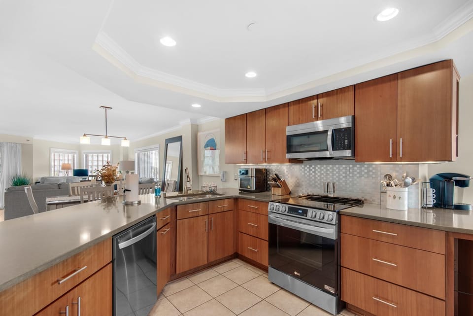 Condo, Multiple Beds (Inlet Reef 319) | Private kitchen | Oven, toaster