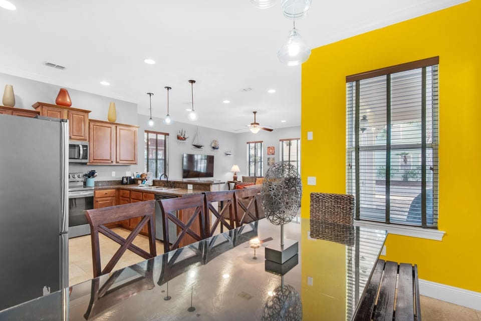 House, Multiple Beds (Here Comes the Sun) | Private kitchen | Oven, toaster