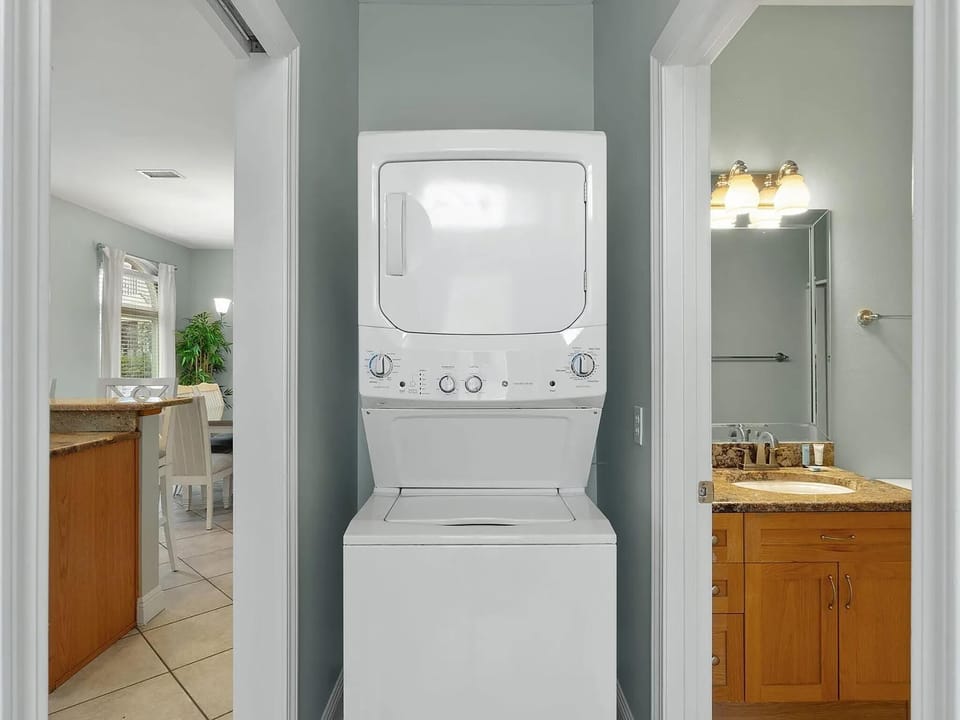 House, Multiple Beds (Emerald Mist) | Interior