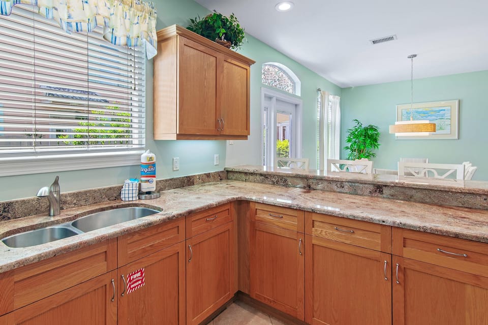 House, Multiple Beds (Emerald Mist) | Private kitchen | Oven, toaster