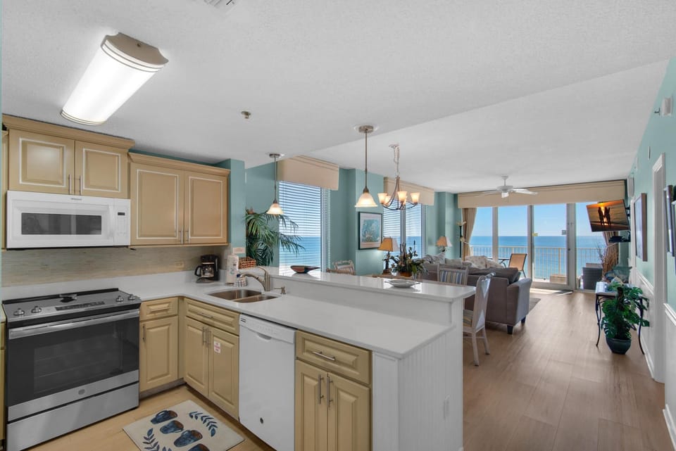 Condo, Multiple Beds (Leeward Key 806) | Private kitchen | Oven, toaster