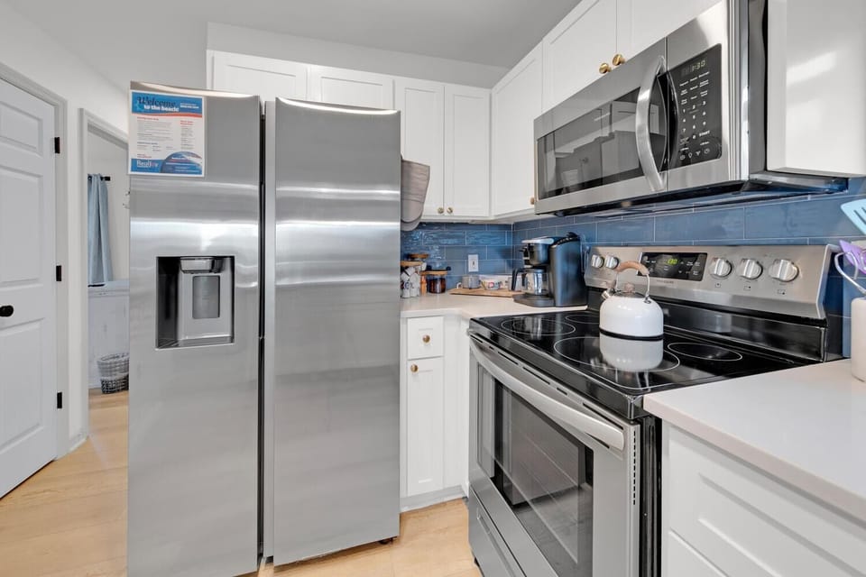 Condo, Multiple Beds (Beachside Villas 1123- A Sandy Carol) | Private kitchen | Oven, toaster