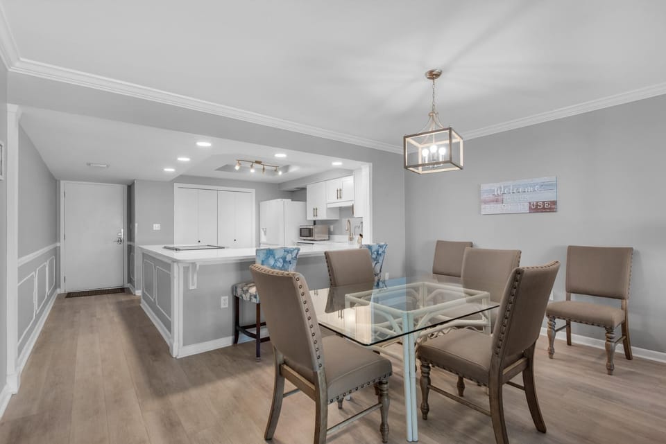 Condo, Multiple Beds (Shoreline Towers 2023) | Dining