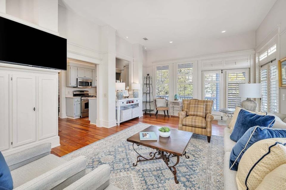 Open living area connecting to kitchen