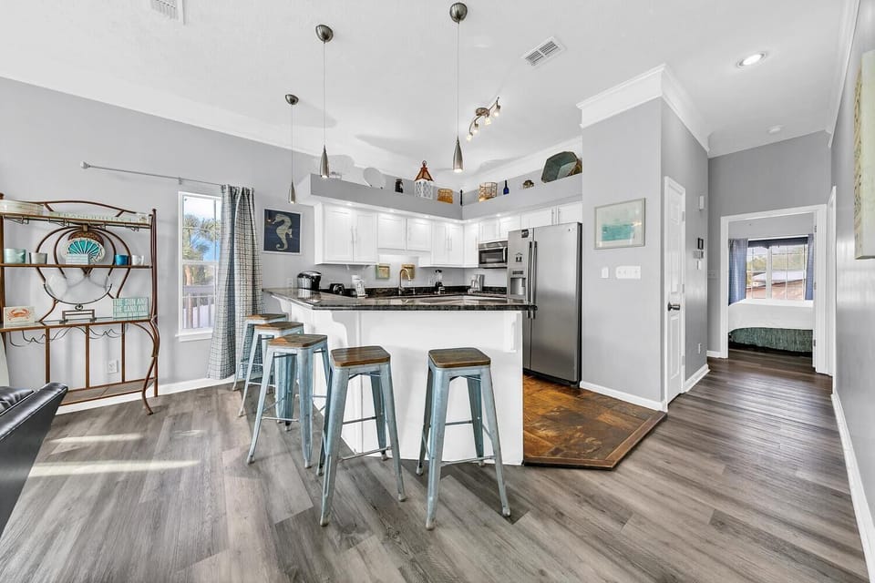 House, Multiple Beds (The Palms A6) | Private kitchen | Oven, toaster
