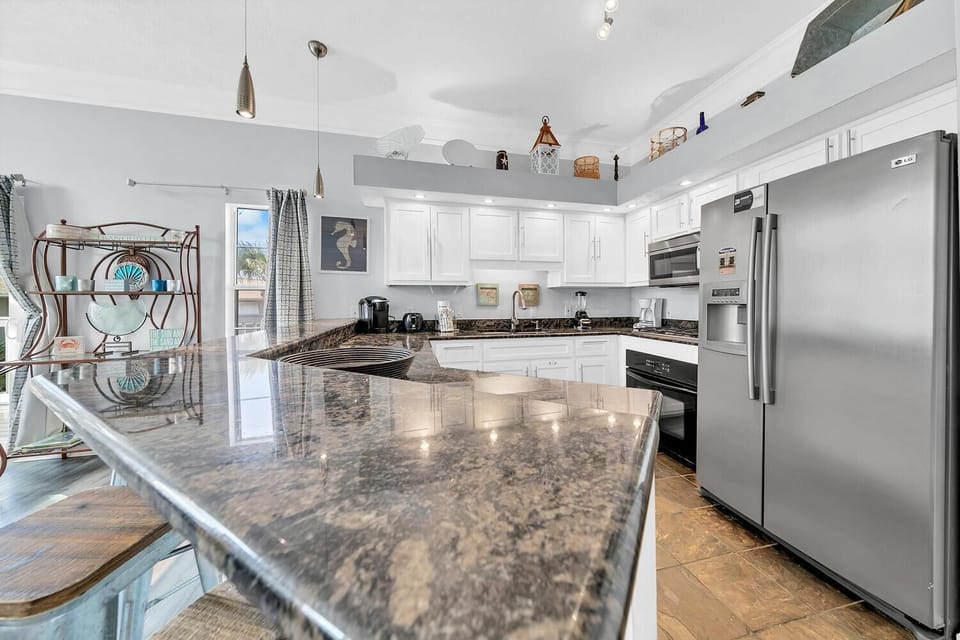House, Multiple Beds (The Palms A6) | Private kitchen | Oven, toaster