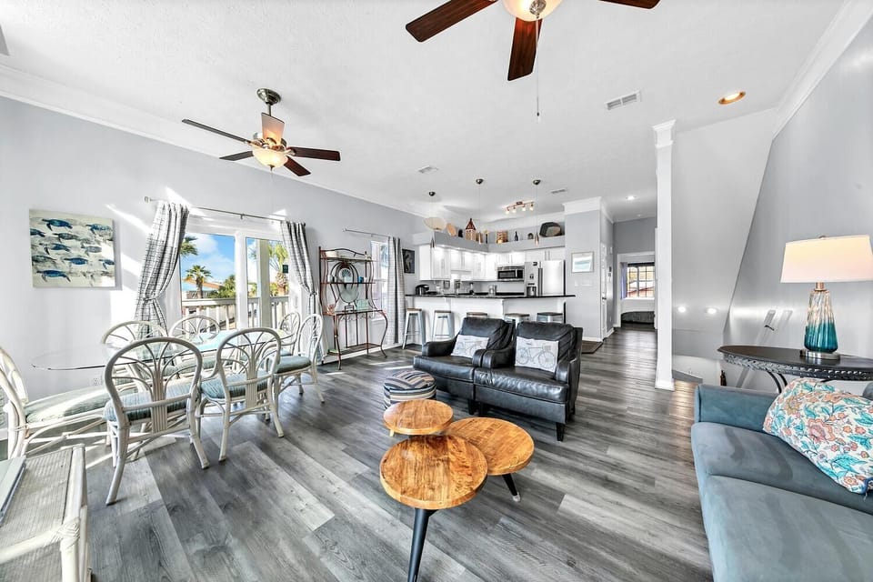 House, Multiple Beds (The Palms A6) | Living area | TV