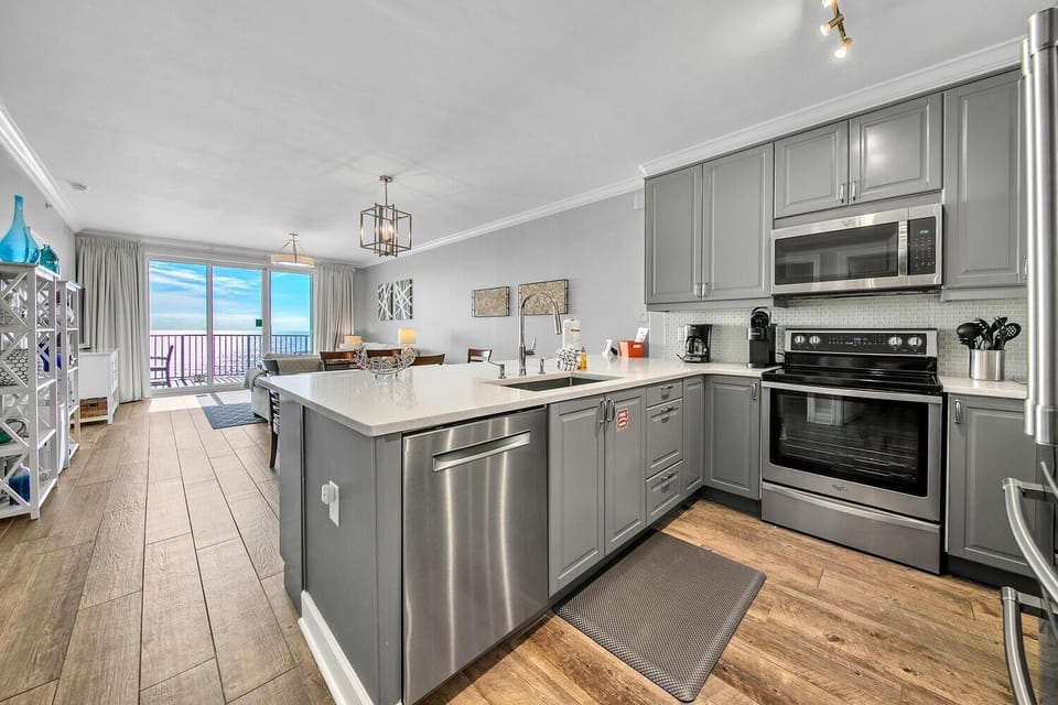 Condo, Multiple Beds (Twin Palms 1802) | Private kitchen | Oven, toaster