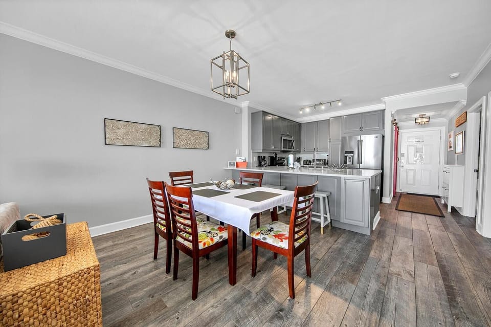 Condo, Multiple Beds (Twin Palms 1802) | Dining