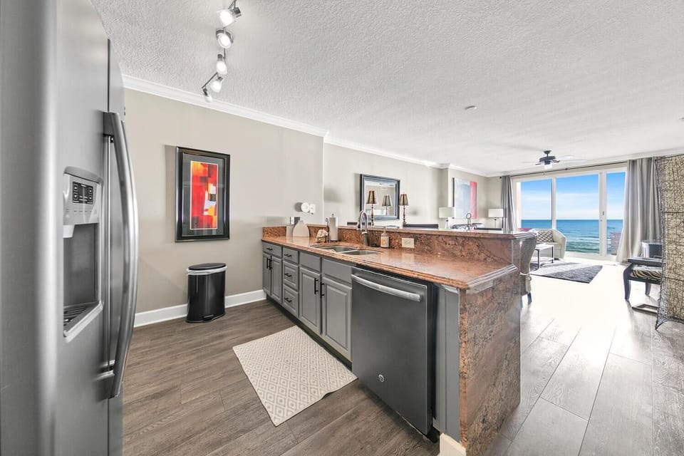 Condo, Multiple Beds (Ocean Reef 704) | Private kitchen | Oven, toaster