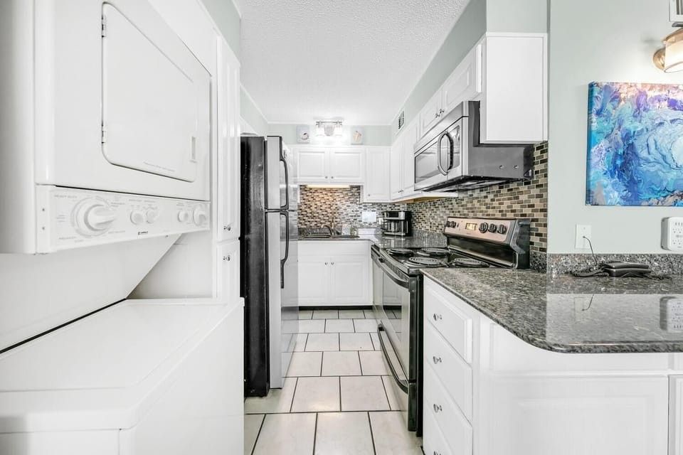 Condo, 1 King Bed with Sofa bed (The Summit 1426) | Private kitchen | Oven, toaster