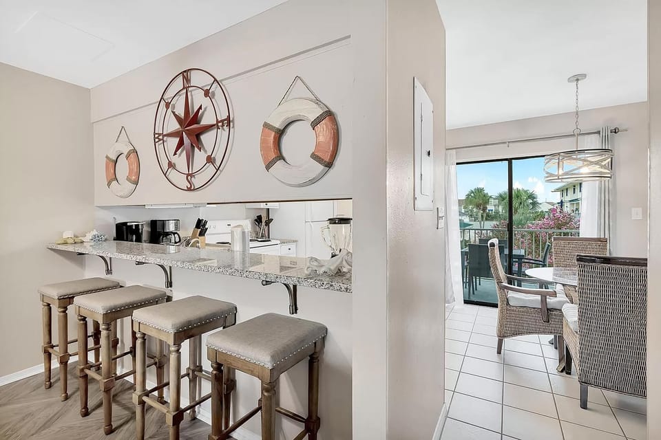 House, Multiple Beds (Sandprints C2) | Dining