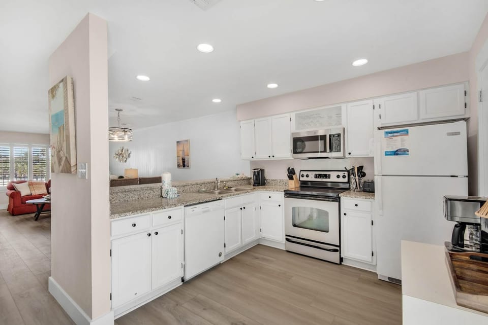 House, Multiple Beds (Sandprints C2) | Private kitchen | Oven, toaster