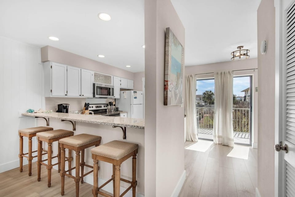 House, Multiple Beds (Sandprints C2) | Private kitchen | Oven, toaster