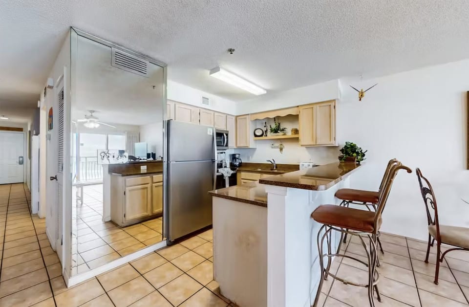 Condo, 1 King Bed with Sofa bed (Crystal Sands 206B) | Private kitchen