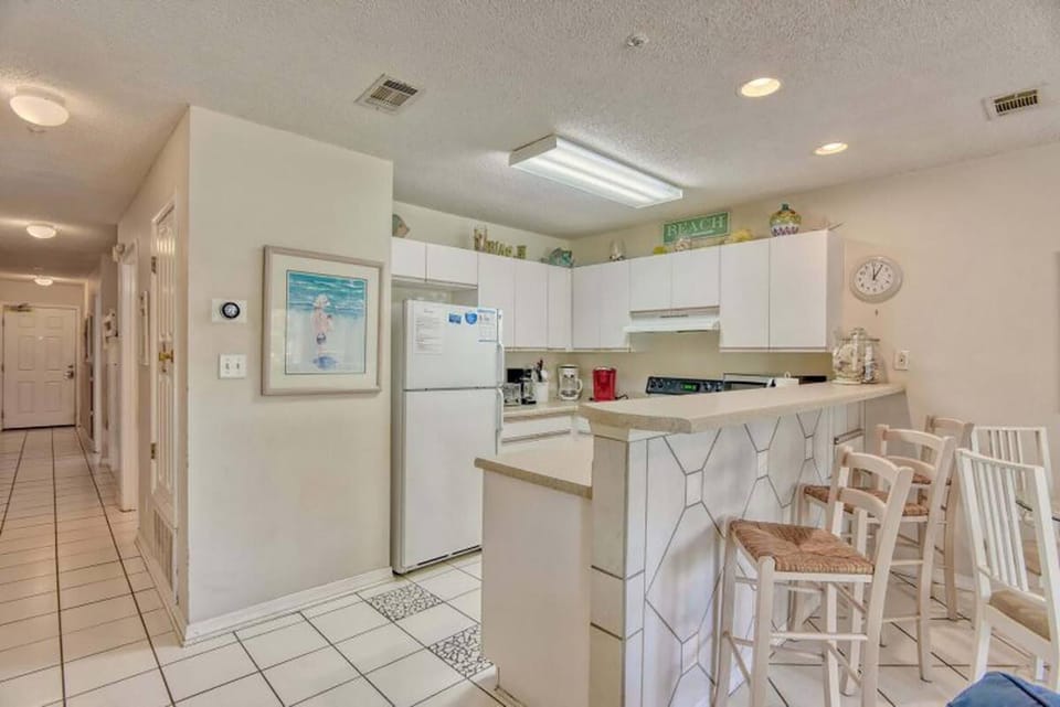Condo, 1 King Bed with Sofa bed (Maravilla 4203) | Private kitchen | Oven, toaster