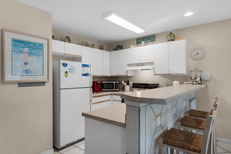 Condo, 1 King Bed with Sofa bed (Maravilla 4203) | Private kitchen | Oven, toaster