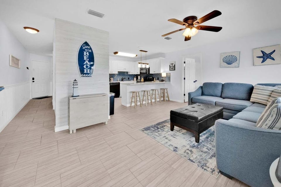 Condo, Multiple Beds (Horizon South 58-201-Coastal Condo) | Living area | TV