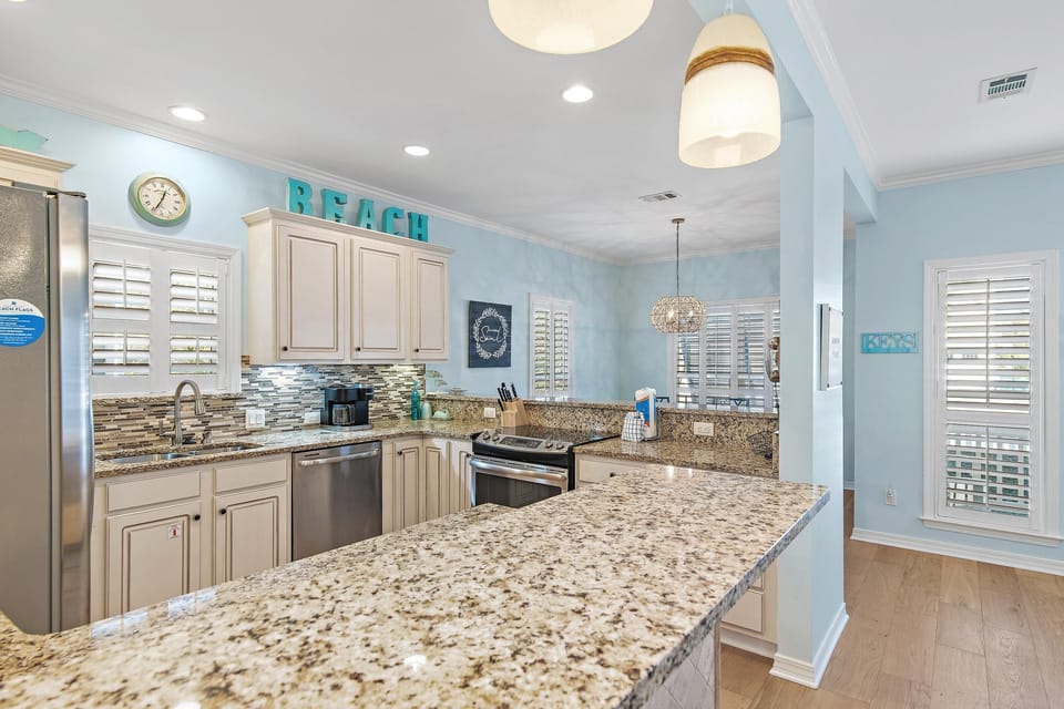 House, Multiple Beds (Heart and Sol) | Private kitchen
