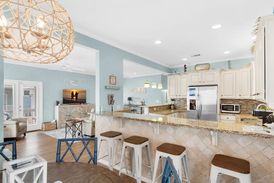House, Multiple Beds (Heart and Sol) | Private kitchen