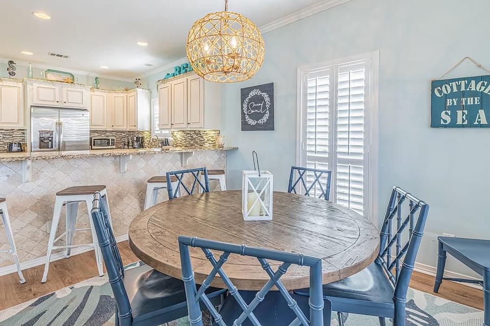House, Multiple Beds (Heart and Sol) | Dining