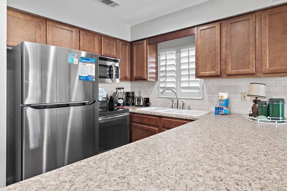 Condo, 1 King Bed with Sofa bed (Windancer 101) | Private kitchen | Oven, toaster