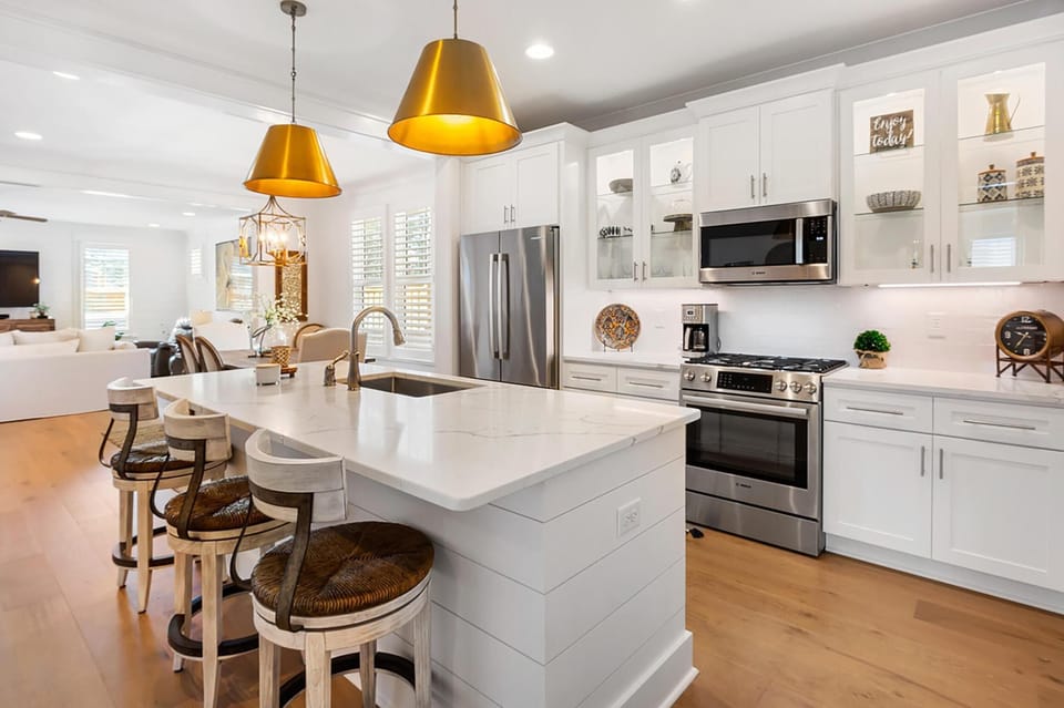 House, Multiple Beds (Once Upon a Tide) | Private kitchen | Oven, toaster