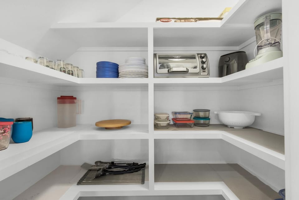 House, Multiple Beds (Once Upon a Tide) | Private kitchen | Oven, toaster