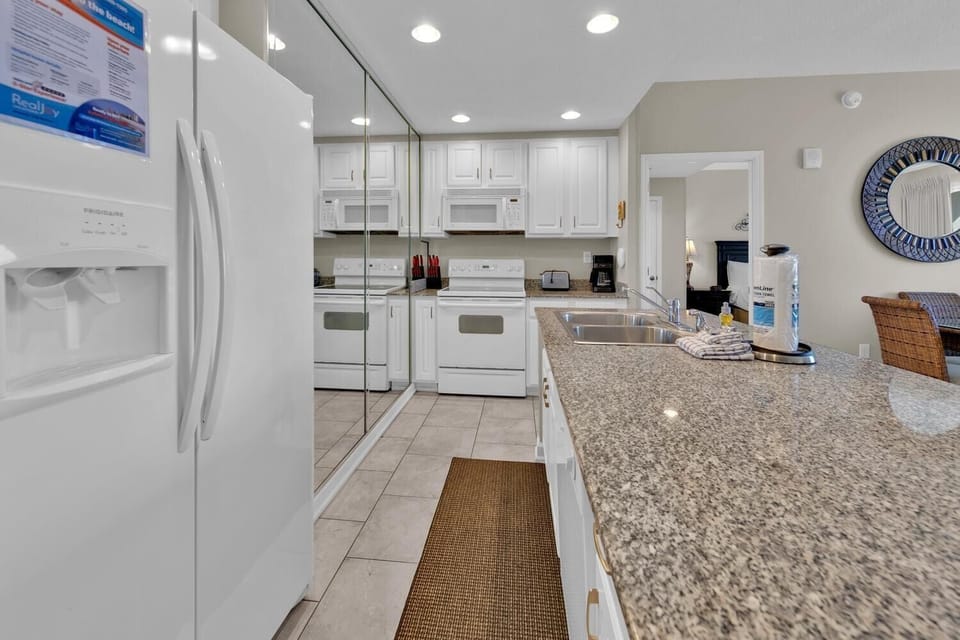 Condo, Multiple Beds (Sterling Reef 705) | Private kitchen | Oven, toaster