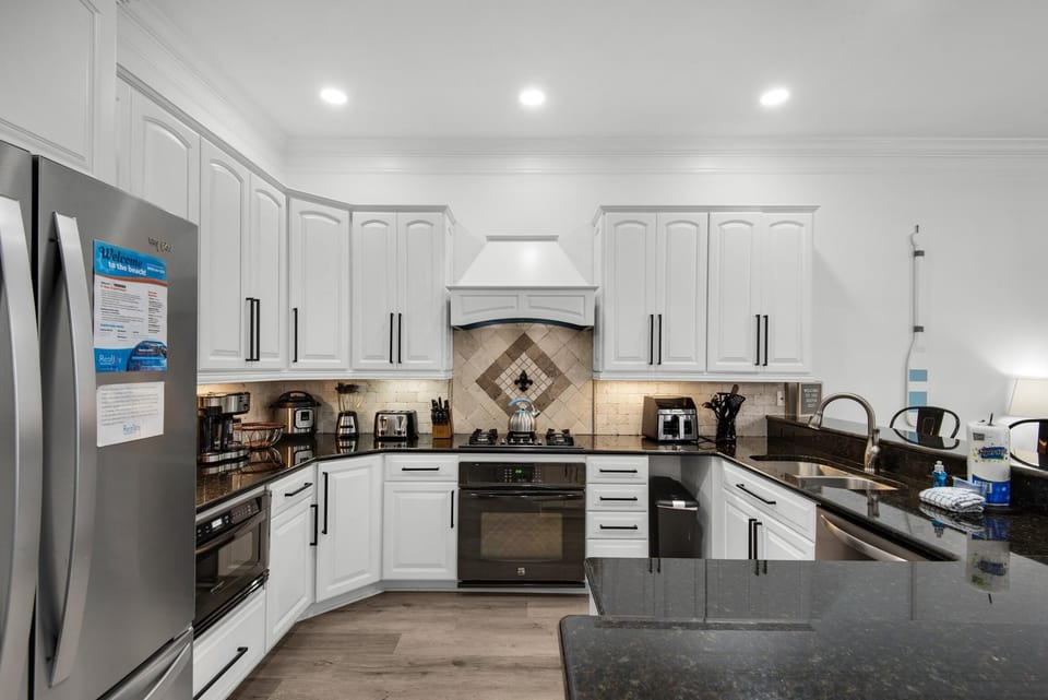House, Multiple Beds (Catch of the Day) | Private kitchen | Oven, toaster