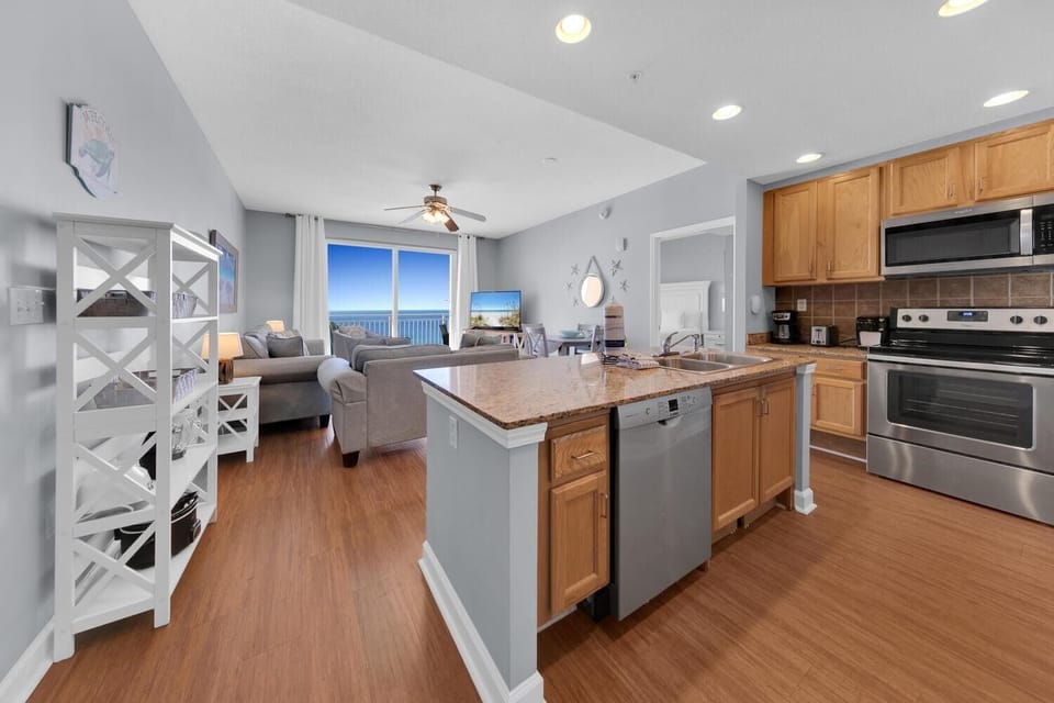 Condo, Multiple Beds (Sterling Reef 706) | Private kitchen | Oven, toaster