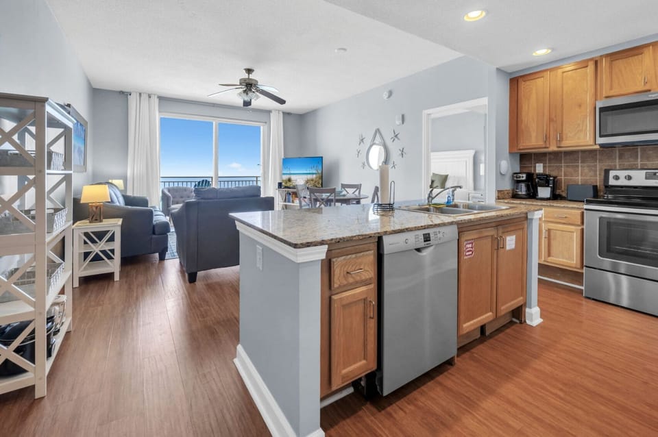 Condo, Multiple Beds (Sterling Reef 706) | Private kitchen | Oven, toaster